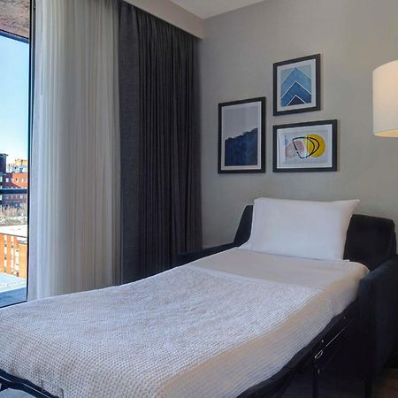 Hampton Inn Montreal Downtown, Qc Exterior foto