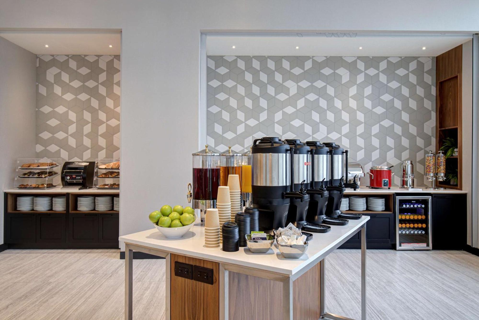 Hampton Inn Montreal Downtown, Qc Exterior foto