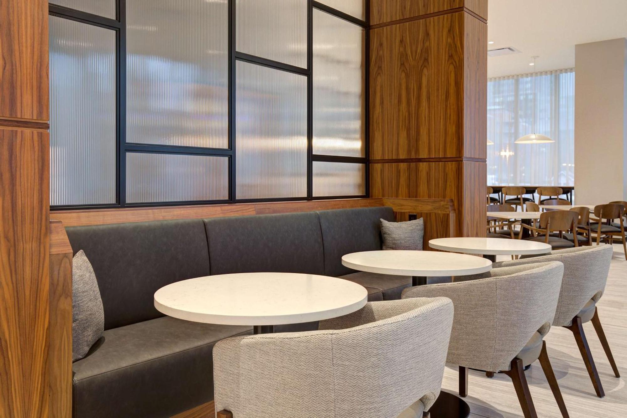 Hampton Inn Montreal Downtown, Qc Exterior foto